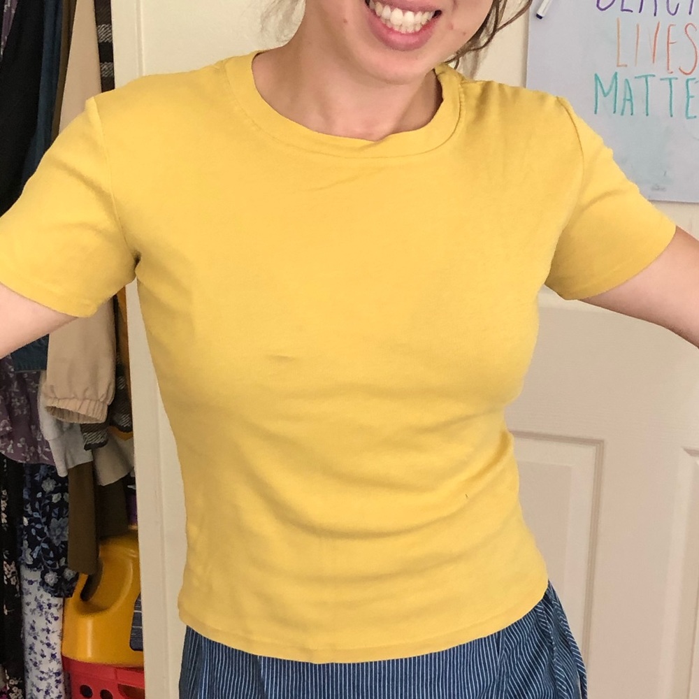 yellow t-shirt 💛💛